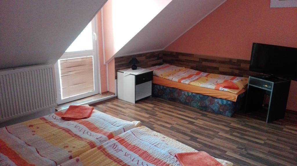 Penzion Marina Pri Slovenskej Restauracii ブレズノ エクステリア 写真
