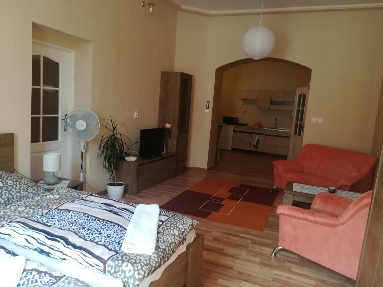 Penzion Marina Pri Slovenskej Restauracii ブレズノ エクステリア 写真
